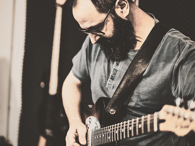 Room52 Jazzband mit Akkordeon, Saxophon, Kontrabass und Schlagzeug beim Live-Auftritt.